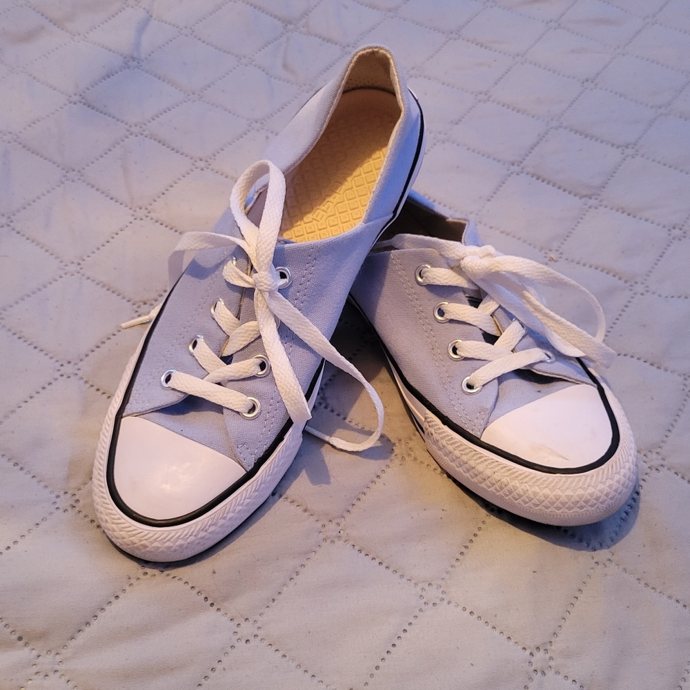 Converse All-Stars (Chuck Taylors) - Size 7.5